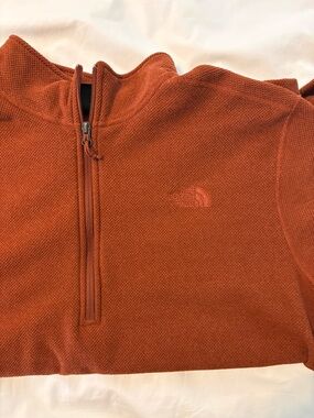 The North Face Men's Half-Zip Sweater - Rust